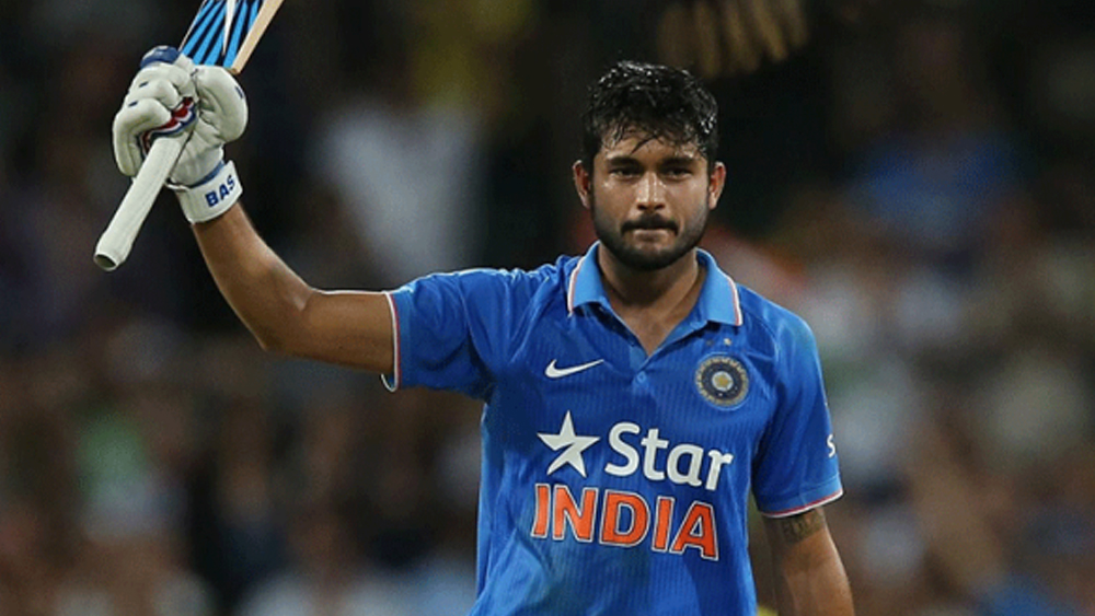 মণীশ পাণ্ডে-ওয়ানডে বিশেষজ্ঞ মণীশ পাণ্ডে। প্রয়োজনের সময়ে মারমুখী ব্যাটিং করতে পারেন। তাঁর ফিল্ডিংও দারুণ। এই কারণেই নির্বাচকরা তাঁকে অস্ট্রেলিয়ার বিরুদ্ধে ওয়ানডে সিরিজে দলে রেখেছেন।