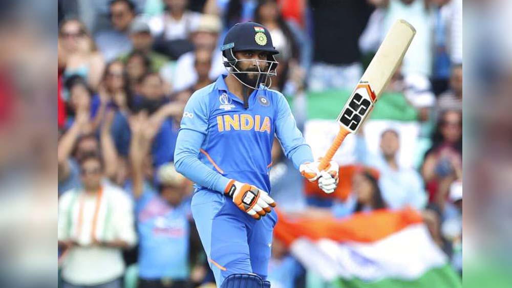 রবীন্দ্র জাডেজা: বল হাতে তো বটেই, লোয়ার মিডলে ব্যাট হাতেও কার্যকরী রবীন্দ্র জাডেজা। ওয়ান ডে দলে কামব্যাক করলেন তিনি।