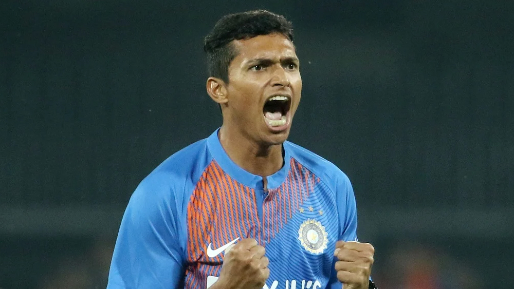 নবদীপ সাইনি -বলে গতি রয়েছে। সেই গতির আগুনে বিপক্ষের উইকেট তুলতে চান নবদীপ। এ বারের টুর্নামেন্ট এখনও পর্যন্ত অবশ্য নিজের নামের প্রতি সুবিচার করতে পারেননি। পাঁচটি উইকেট নিয়েছেন। কিন্তু অস্ট্রেলিয়ার প্রাণবন্ত পিচে নবদীপের গতিশীল বোলিং কাজে আসবে।