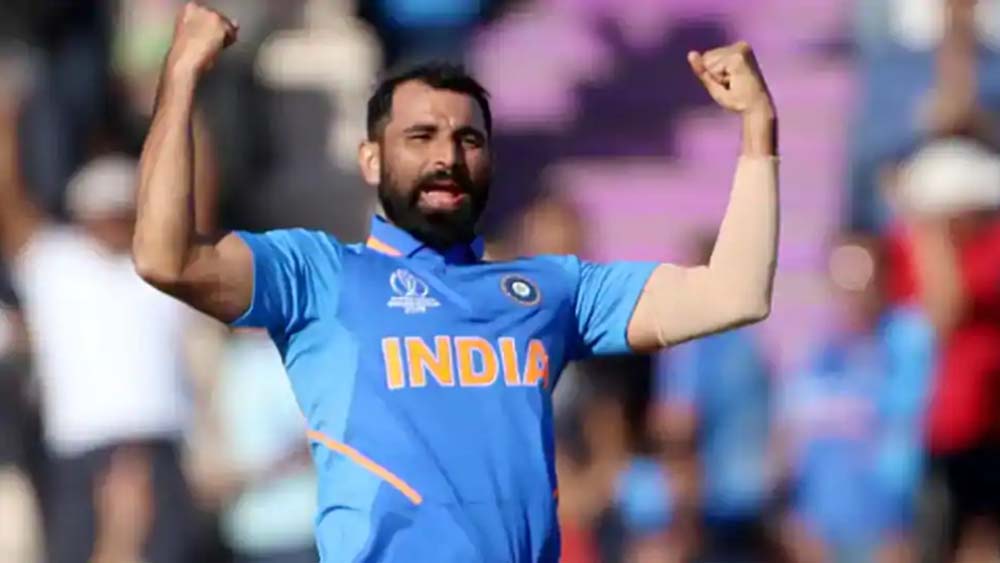 মহম্মদ শামি: দুর্দান্ত ফর্মে রয়েছে বাংলার এই পেসার। আইপিএলেও তাঁর দুর্দান্ত ফর্ম অব্যাহত। ওয়ান ডে দলে রাখা হয়েছে মহম্মদ শামিকেও।