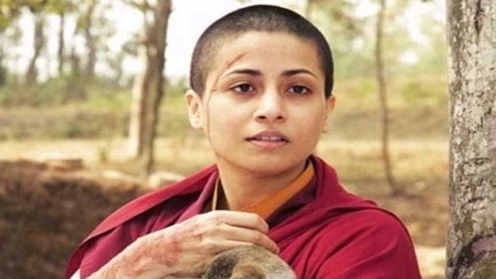 অমল পালেকর এই ফিল্মটির পরিচালনা করেছিলেন। ছবিতে একজন সন্ন্যাসিনীর ভূমিকায় দেখা গিয়েছিল তাঁকে।