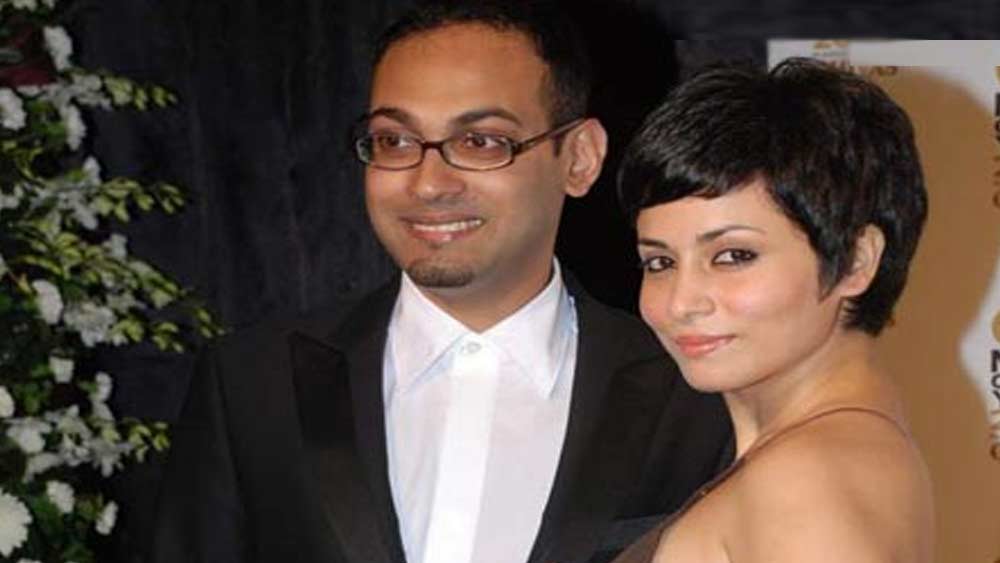 বিয়ের আগে অবশ্য কুরিয়েনের সঙ্গে অনেক হাই-প্রোফাইল পার্টিতে গিয়েছেন অন্তরা। কিন্তু তাঁরা যে বিয়ে করতে চলেছেন তা কখনও বুঝতে দেননি। সব সময় ক্যামেরা থেকে একটু দূরেই থাকতেন তাঁরা।