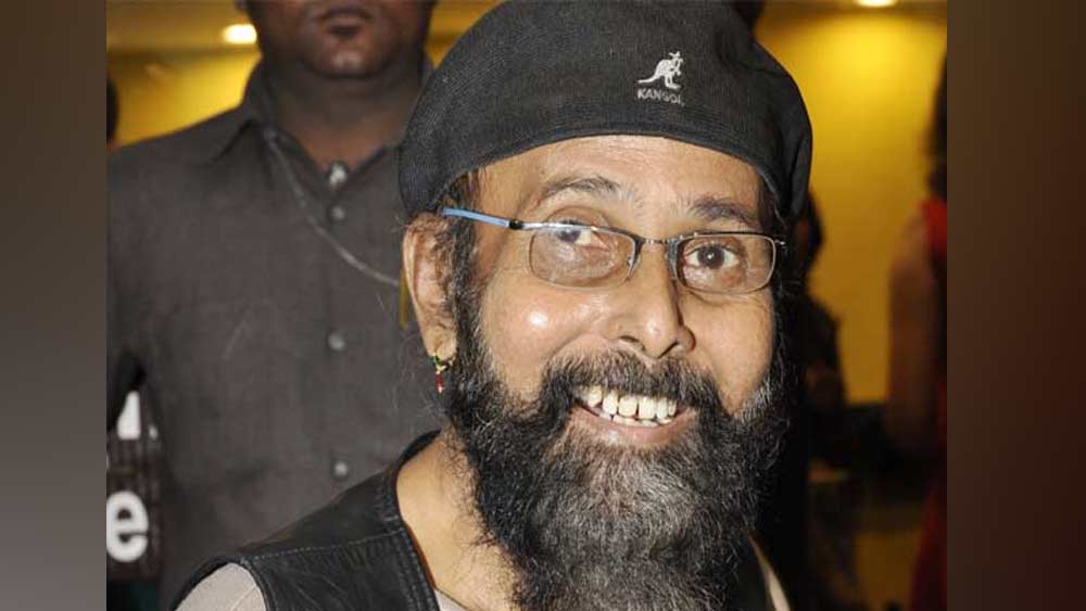 তিনি বলেন, তাঁর বাবা ডায়াবিটিসের রোগী। ইনসুলিন না নিযে অসংলগ্ন আচরণ করে ফেলেছিলেন। কারও সাহায্যের প্রয়োজন নেই। জগদীশ সংবাদমাধ্যমে বলেন তিনি অসুস্থ নন। পরবর্তীতে মারা গিয়েছেন জগদীশ।  