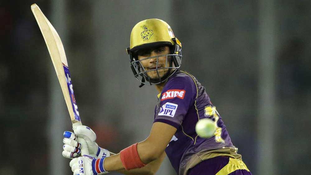 শুভমন গিল: ভবিষ্যতের তারকা হিসেবে আলোচনায় উঠে এলেও চলতি আইপিএলে সেই সুনামের ধারেকাছে যেতে পারেননি শুভমন। তা সত্ত্বেও কে এল রাহুলদের বিরুদ্ধে কেকেআরের প্রথম একাদশে দেখা যেতে পারে পঞ্জাবের এই ২০ বছর বয়সি ওপেনারকে। কেন? নিজের দিনে যে কোনও পাশা উল্টে দিতে পারেন শুভমন। এমনটাই মনে করে টিম ম্যানেজমেন্ট। চলতি আইপিএলে তাঁর সর্বোচ্চ রান অপরাজিত ৭০। কিংসদের বিরুদ্ধে কি জ্বলে উঠবেন শুভমন?