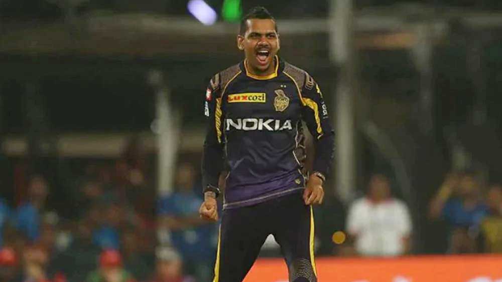 সুনীল নারাইন: বল হাতে সুনীল নারাইনের ভেল্কিতে অতীতে বহু ম্যাচ বার করেছে কেকেআর। তবে দিল্লির বিরুদ্ধে গত ম্যাচে ব্যাট হাতে চমক দিয়েছেন সুনীল। ৩২ বলে ৬৪ রানের মূল্যবান ইনিংস খেলে টিমকে টেনে নিয়ে গিয়েছেন প্রায় ২০০ রানের কাছাকাছি। এ দিনও কিংসদের বিরুদ্ধে সে রকম চমক দেখতে চাইবেন কেকেআর-ভক্তরা।