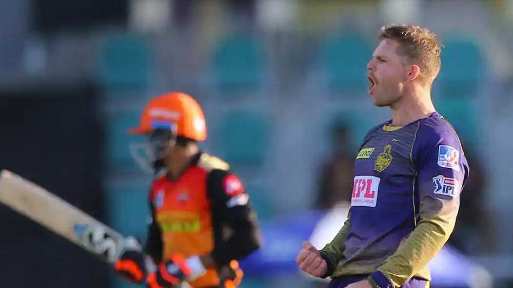 লকি ফার্গুসন: চলতি আইপিএলে দেরিতে সুযোগ পেলেও তা ভরপুর কাজে লাগিয়েছেন নিউজিল্যান্ডের এই দীর্ঘদেহী পেসার। বল হাতে নামতেই কামাল করেছেন। ৩ ম্যাচে ৫ উইকেট নিলেও লকি ফার্গুসন যে টিমের জন্য বাকি ম্যাচগুলিতেও নির্ভরযোগ্য, তা বুঝিয়ে দিয়েছেন।