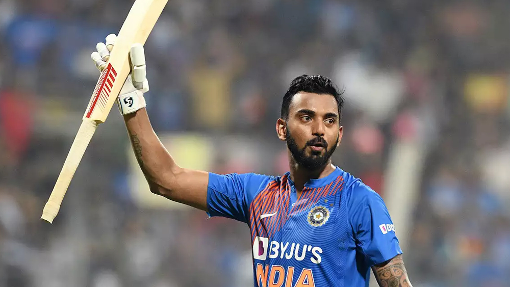 লোকেশ রাহুল- নিউজিল্যান্ডের বিরুদ্ধে গত সিরিজে দুর্দান্ত পারফরম্যান্স ছিল রাহুলের। উইকেট কিপিংয়ের পাশাপাশি দারুণ ব্যাটিংও করেছিলেন। এ বারের আইপিএলে শুরু থেকেই দারুণ ছন্দে রয়েছেন রাহুল। এখনও পর্যন্ত অরেঞ্জ ক্যাপের দৌড়ে সবার থেকে এগিয়ে রাহুল। অস্ট্রেলিয়ায় এই ফর্ম ধরে রাখতে পারলে লাভবান হবে কোহালির দল।