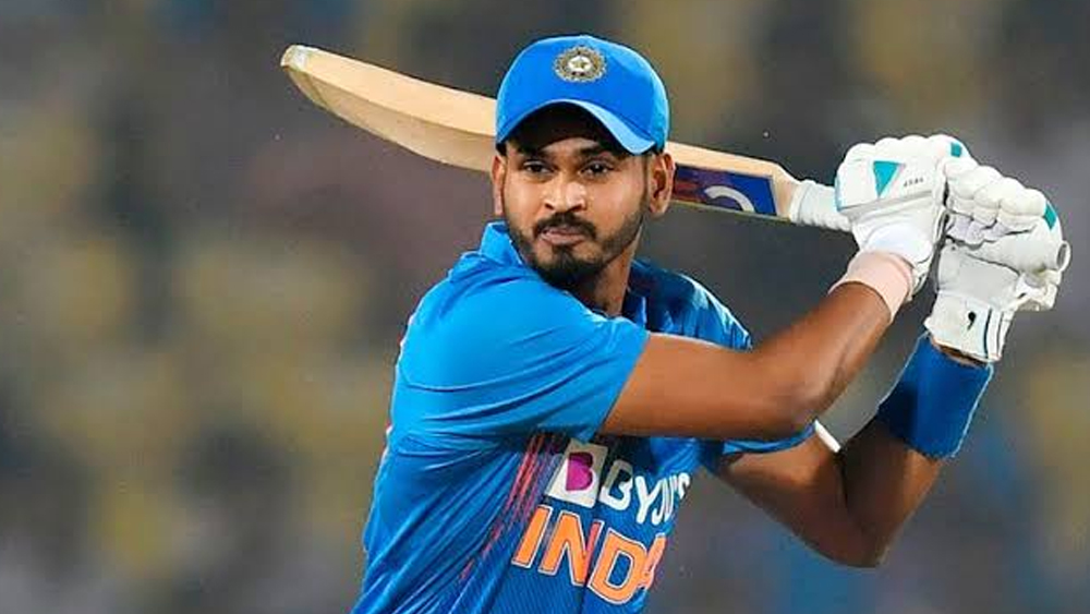 শ্রেয়াস আইয়ার- তাঁর নেতৃত্বে দিল্লি ক্যাপিটালস এক সময়ে আইপিএলের পয়েন্ট তালিকায় শীর্ষে ছিল। দলকে দুর্দান্ত নেতৃত্ব দেওয়ার পাশাপাশি দারুণ ব্যাটিংও করছেন। দলের প্রয়োজনে জ্বলে উঠছেন তিনি। বড় রান করছেন। অস্ট্রেলিয়ায় আইপিএলের ফর্ম ধরে রাখতে পারলে লাভ হবে ভারতেরই।