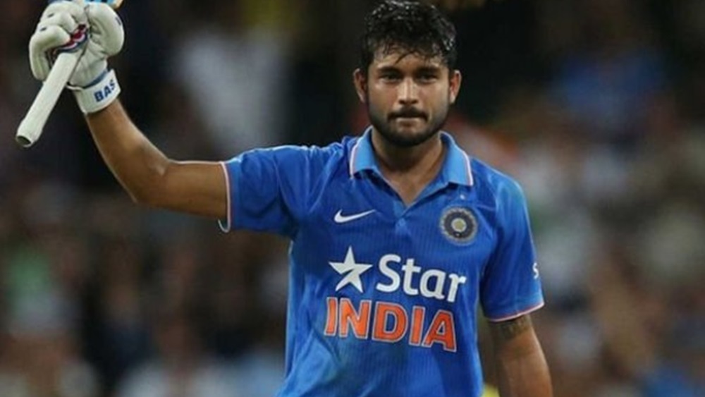 মণীশ পাণ্ডে- প্রয়োজনের সময়ে মারমুখী ব্যাটিং করতে পারেন। তাঁর ফিল্ডিও দারুণ। এ বারের আইপিএলে হায়দরাবাদের হয়ে ১১ ম্যাচে ৩১০ রান করেছেন তিনি। এর জন্যই নির্বাচকরা তাঁকে অস্ট্রেলিয়ার বিরুদ্ধে টি টোয়েন্টি সিরিজের জন্য দলে সুযোগ দিয়েছেন।