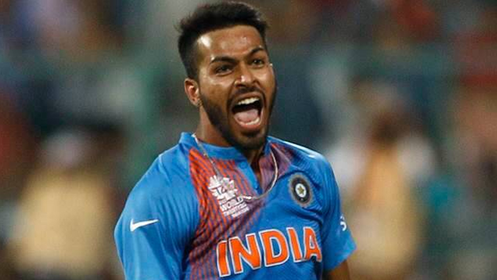 হার্দিক পাণ্ড্য - যে কোনও সময়ে ম্যাচের রং বদলে দিতে পারেন হার্দিক পাণ্ড্য। রাজস্থান রয়্যালসের বিরুদ্ধে গতকাল ২১ বলে ৬০ রানের বিধ্বংসী ইনিংস খেলেছিলেন পাণ্ড্য। আর তাঁর ওই ইনিংস মুম্বইয়ের রান তোলার গতি বাড়িয়ে দেয়। ব্যাটিংয়ের পাশাপাশি পাণ্ড্যর বোলিংয়ের হাতও বেশ ভাল। টি টোয়েন্টিতে পাণ্ড্যর মতো অলরাউন্ডার দরকার যে কোনও দলের।