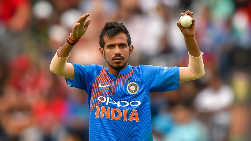 যুজবেন্দ্র চহাল-বিরাট কোহালির হাতের অন্যতম সেরা অস্ত্র। এ বারের টুর্নামেন্টে এখনও পর্যন্ত চহাল ১৬টি উইকেট নিয়েছেন। রান আটকানোর পাশাপাশি উইকেট নেওয়ার জন্যই চহাল সীমিত ওভারের ক্রিকেটে ভয়ঙ্কর। অস্ট্রেলিয়ায় কোহালিকে নির্ভরতা দেবে চহালের স্পিন।