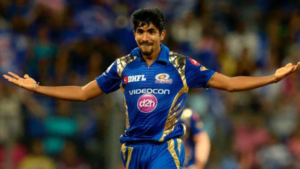 যশপ্রীত বুমরা - কোহালির পেস আক্রমণের আসল অস্ত্র। তাঁর বোলিংয়ে এত বৈচিত্র্য যে ব্যাটসম্যানরা বুমরার বলের নাগাল পান না। এ বারের আইপিলে ১১ ম্যাচে ১৭টি উইকেট নিয়েছেন তিনি।