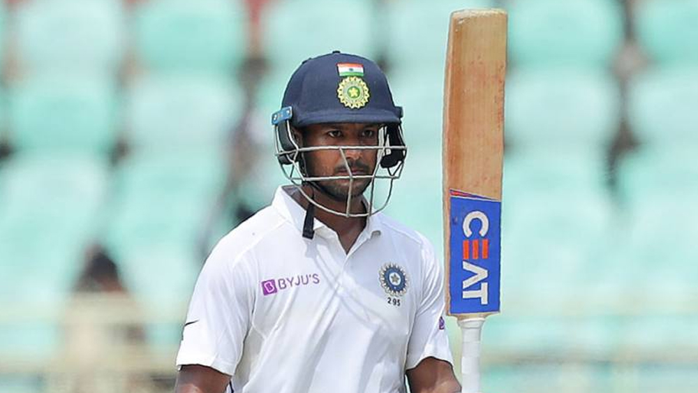 ময়াঙ্ক আগরওয়াল: আইপিএলের শর্টার ফরম্যাট হোক বা টেস্টের ধ্রুপদী স্টাইল—সবেতেই স্বচ্ছন্দ ময়াঙ্কের ব্যাট। এখনও পর্যন্ত মাত্র ১১টা টেস্ট খেললেও ক্রিকেট-পণ্ডিতদের নজরে উঠে এসেছেন তিনি। ৫৭.২৯ গড়ে ৯৭৪ টেস্ট রানের মধ্যে রয়েছে ৩টে সেঞ্চুরি এবং ৪টে হাফ-সেঞ্চুরি। ওপেনার হিসেবে অজি পেসারদের বিরুদ্ধে টিম ইন্ডিয়াকে ভরসা দিতে পারেন ময়াঙ্ক।