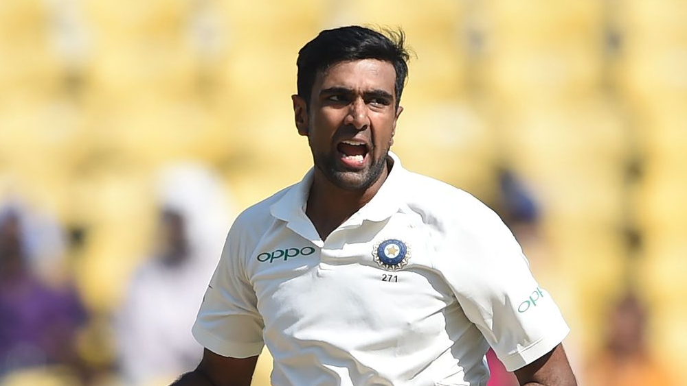 রবিচন্দ্রন অশ্বিন: স্টিভ স্মিথ বা ডেভিড ওয়ার্নারদের মোকাবিলা করতে ভারতের হয়ে বড় বাজি হতে পারেন অশ্বিন। ৭১ টেস্টে ৩৬৫ উইকেটের মালিক অজি পিচেও বিধ্বংসী হয়ে উঠতে পারেন।