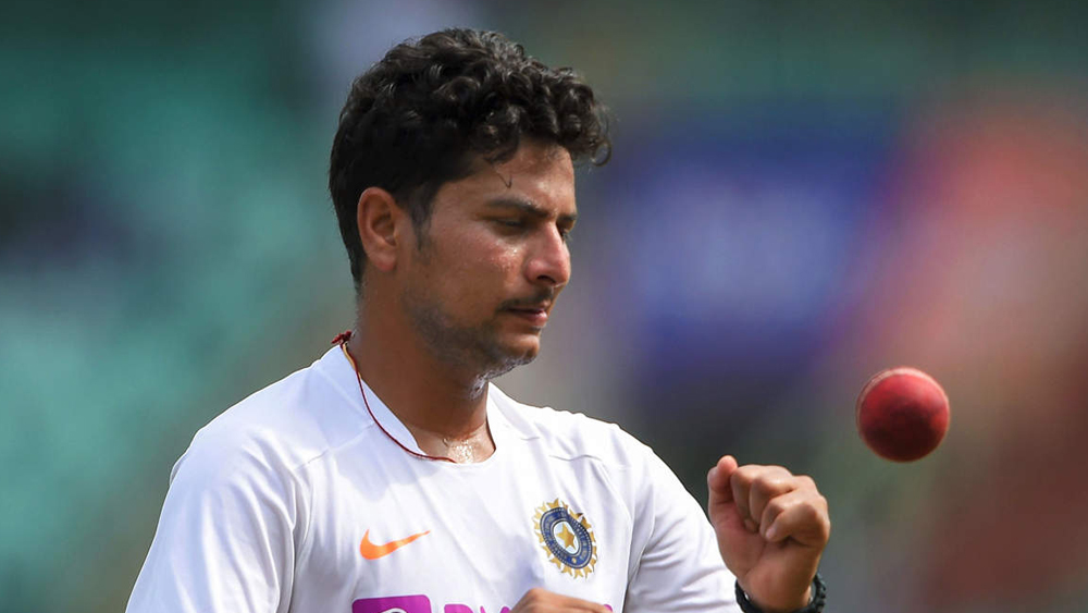 কুলদীপ যাদব: অশ্বিনের সঙ্গী হিসেবে অজি পিচে কামাল করতে পারেন কুলদীপ যাদব। বাঁ-হাতি চায়নাম্যানের গুগলিতে কুপোকাত হতে পারেন স্মিথ-ওয়ার্নাররা।