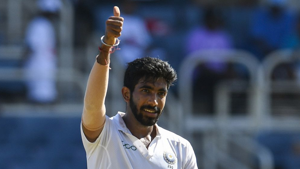 যশপ্রীত বুমরা: আইসিসি টেস্ট বোলিং র‌্যাঙ্কিংয়ে এই মুহূর্তে ৯ নম্বরে রয়েছেন তিনি। তবে অজি সফরে টিম ইন্ডিয়ার পেস অ্যাটাকের অন্যতম প্রধান অস্ত্র হিসাবে মাঠে নামবেন বুমরা।