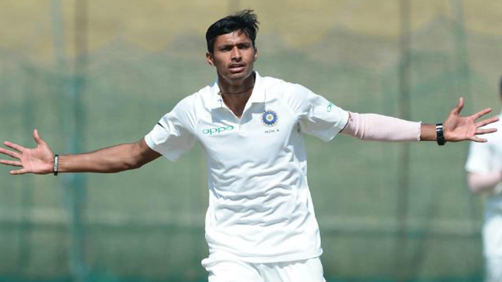 নবদীপ সাইনি: অভিজ্ঞতায় খামতি থাকলেও নবদীপ সাইনির উপরে ভরসা রেখেছেন নির্বাচকেরা। টিম ইন্ডিয়ার পেস অ্যাটাকে বৈচিত্র আনতে সাইনির গতিও কাজে লাগতে পারে বলেও মনে করেন অনেকে।