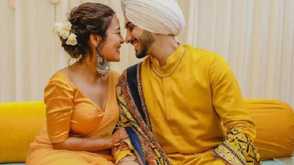 ইনস্টাগ্রামে নেহার পোস্টে শুভেচ্ছার জোয়ার। কোরিওগ্রাফার টেরেন্স লুইস থেকে অভিনেতা অর্জুন বিজলানি— প্রত্যেকেই উচ্ছ্বসিত হয়েছিলেন নেহার বিয়ের খবর শুনে।