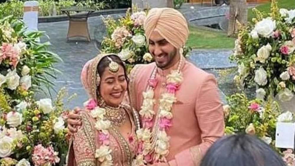 পোস্ট হতেই নেহার বিয়ের সব ছবি ভাইরাল হয়ে গিয়েছে। সোশ্যাল মিডিয়ায় ট্রেন্ডিং ‘নেহু দা বিহা’। 