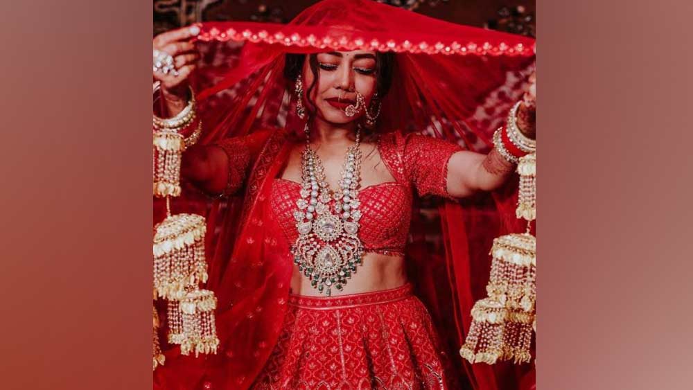 অভিনেতা হিমাংশু কোহালির সঙ্গে দীর্ঘ দিন সম্পর্কে ছিলেন নেহা। পরিণতি পায়নি সেই প্রেম। হতাশায় ডুবেছিলেন তিনি।