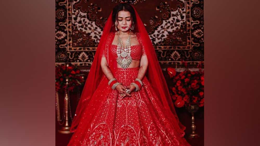 পরবর্তীতে নাম জড়ায় উদিত নারায়ণের ছেলে আদিত্যর সঙ্গে। দু’জনের বিয়ের গুঞ্জনও শোনা গিয়েছিল বি-টাউনে। শোনা যায় উদিত-দীপারও পছন্দ ছিল নেহাকে। আদিত্য তো বলেছিলেন রোহনের সঙ্গে এত কমদিনের পরিচয়ে কী ভাবে নেহা বিয়ে করলেন!