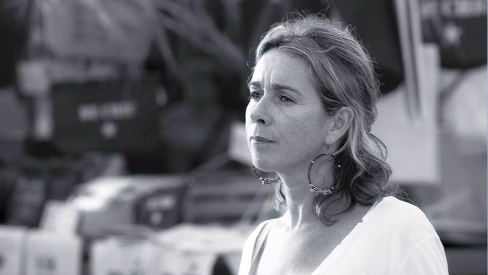 গত জুনেই প্রথম স্ত্রী মীনাক্ষীর সঙ্গে বিবাহ বিচ্ছেদ হয়েছে ৬৫ বছরের হরিশের। এর কয়েক মাস পরেই এল ক্যারোলাইনের সঙ্গে তাঁর দ্বিতীয় বিয়ের খবর।