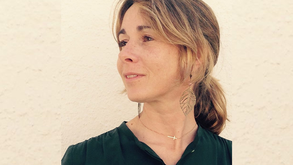 পরিচয়ের পর এক বছর গড়াতে না গড়াতেই ঘর বাঁধার সিদ্ধান্ত নেন হরিশ-ক্যারোলাইন। কিন্তু কোথায় বিয়ে করবেন তাঁরা? হরিশ জানিয়েছেন, লন্ডনের একটি গির্জায় হবে বিয়ের অনুষ্ঠান।