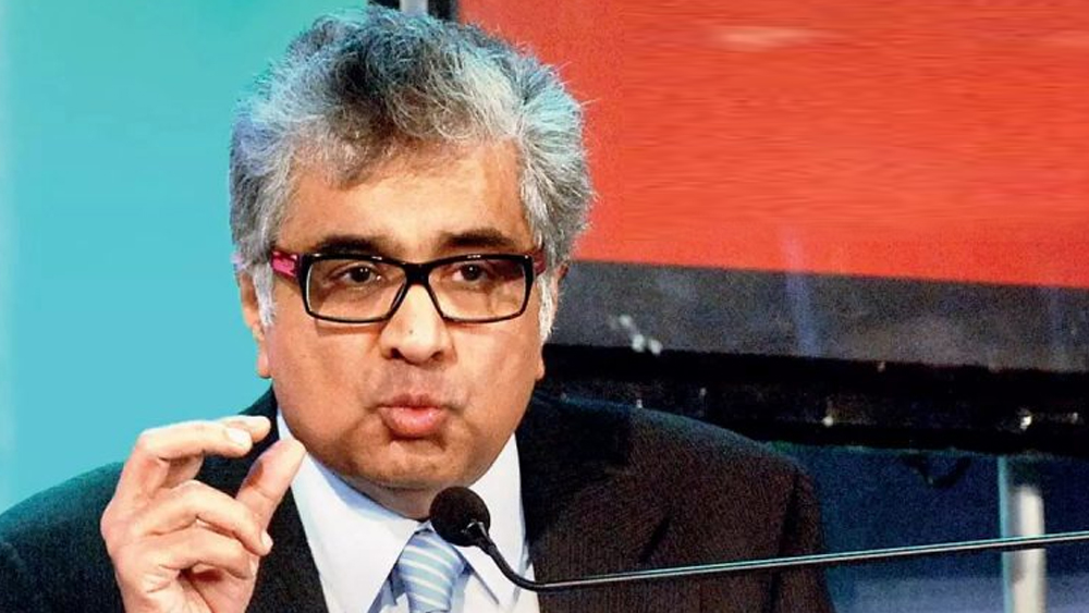 নাগপুরে মিশনারি স্কুলে পড়াশোনা শেষ করার পর চার্টার্ড অ্যাকাউন্টেন্সি পাশ করেন হরিশ। এর পর নাগপুর বিশ্ববিদ্যালয় থেকে এলএলবি-ও করেন।