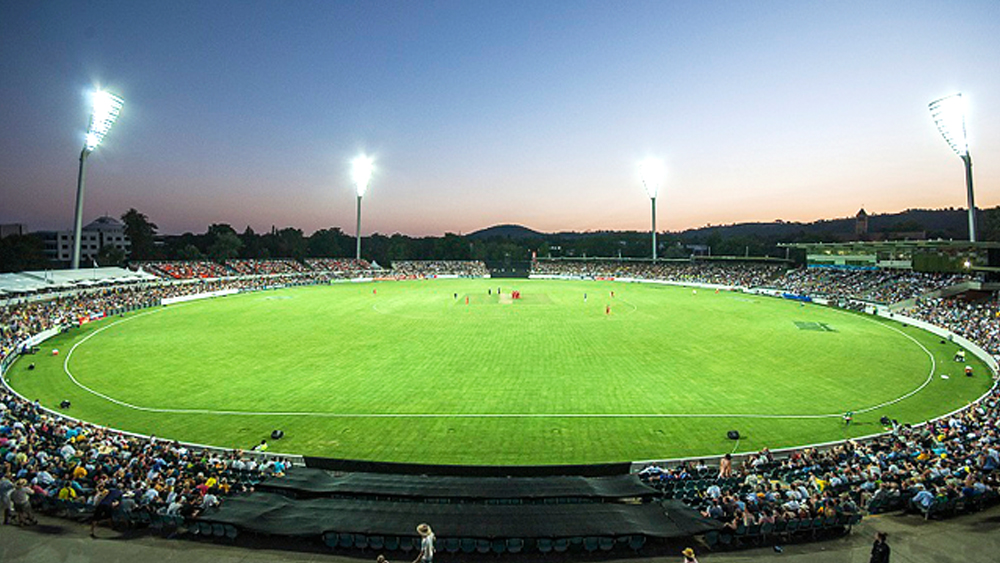 ওয়ান ডে সিরিজের শেষ ম্যাচ খেলতে ক্যানবেরা উড়ে যাবে বিরাট কোহালি বাহিনী। মানুকা ওভালের পিচে ২ ডিসেম্বর ওয়ান ডে সিরিজের শেষ ম্যাচ। তা ছাড়া, টি-টোয়েন্টি সিরিজের প্রথম ম্যাচটিও এখানেই হবে।