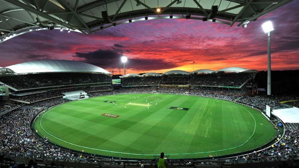 ওডিআই এবং টি-টোয়েন্টি সিরিজের পর একেবারে অন্য পিচে পরীক্ষা টিম ইন্ডিয়ার। ৪টি টেস্টে বর্ডার-গাওস্কর ট্রফি দখল করার সুযোগ তাদের সামনে। প্রথম টেস্ট শুরু অ্যাডিলেডে, ১৭ ডিসেম্বর। অ্যাডিলেড ওভালে দিন-রাতের ম্যাচে ইতিহাসের ছোঁয়াও থাকবে। এই প্রথম দেশের বাইরে কোনও দিন-রাতের টেস্ট খেলবে ভারতীয় দল।