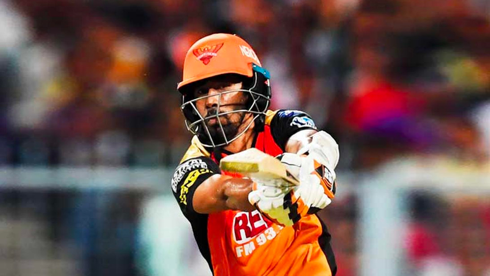 আইপিএল কেরিয়ারে এখনও পর্যন্ত ১২২টি ম্যাচ খেলে ফেলেছেন ঋদ্ধি। তবু এখনও তাঁকে মাঠে নামতে হয় এই সংশয় নিয়ে যে পরের ম্যাচে সুযোগ পাবেন তো! অথচ আইপিএলে তাঁর সেঞ্চুরি রয়েছে। রয়েছে ৭টি হাফ সেঞ্চুরি। কেরিয়ারে স্ট্রাইক রেট ১৩২.৩৪ যা অনেক বড় ব্যাটসম্যানের কাছেও ঈর্ষণীয়।