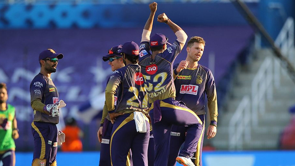 এই মুহূর্তে লিগে পাঁচ নম্বরে কলকাতা নাইট রাইডার্স। শেষ দুই ম্যাচ তারা খেলবে লিগ টেবিলের শেষ দুই দল চেন্নাই এবং রাজস্থানের বিরুদ্ধে। পঞ্জাবের বিরুদ্ধে হার নাইটদের ব্যাকফুটে ঢেলে দিলেও, হায়দরাবাদের বিরুদ্ধে দিল্লির হার তাদের আবার আশা জাগিয়েছে।