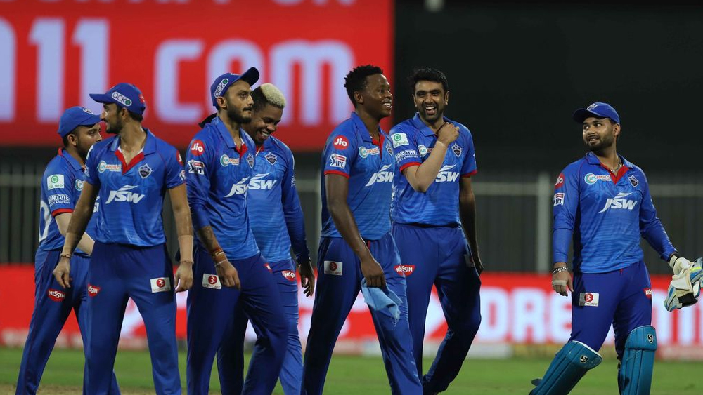 শ্রেয়াস আইয়ারের নেতৃত্বে টুর্নামেন্টের শুরুতে বেশ ভালই এগোচ্ছিল দিল্লি। মাঝ পথে বেশ কিছু ম্যাচ হেরে হঠাৎই চিন্তার ভাঁজ কোচ রিকি পন্টিংয়ের কপালে। চোটের জন্য একাধিক প্লেয়ারকে হারাতে হয়েছে তাদের, তবু লড়াই চালিয়ে গিয়েছে তরুণ দিল্লি ব্রিগেড।