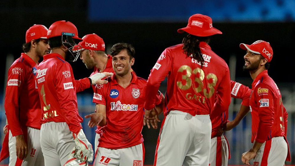 তাদের ম্যাচ বাকি রাজস্থান রয়্যালস এবং চেন্নাই সুপার কিংসের বিরুদ্ধে। দু’টি ম্যাচেই জিততে হবে তাদের প্লে অফ নিশ্চিত করতে। একটি ম্যাচে জিতলে তাকিয়ে থাকতে হবে বাকিদের ফলাফলের দিকে। নেট রান রেট ভাল থাকায় কলকাতার থেকে কিছুটা স্বস্তিতে তারা।