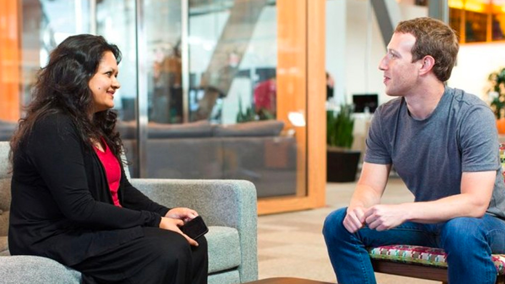 গত অগস্ট মাসে বিতর্কের কেন্দ্রে উঠে আসে আঁখির নাম। অভিযোগ ওঠে, ফেসবুকে বিজেপি এবং হিন্দুত্ববাদী সংগঠনের নেতা-নেত্রীদের ঘৃণা মন্তব্য কার্যত দেখেও দেখেন না কর্তৃপক্ষ। আমেরিকার একটি প্রথম সারির সংবাদপত্রের প্রতিবেদন ঘিরে শোরগোল পড়ে যায় ভারতে।