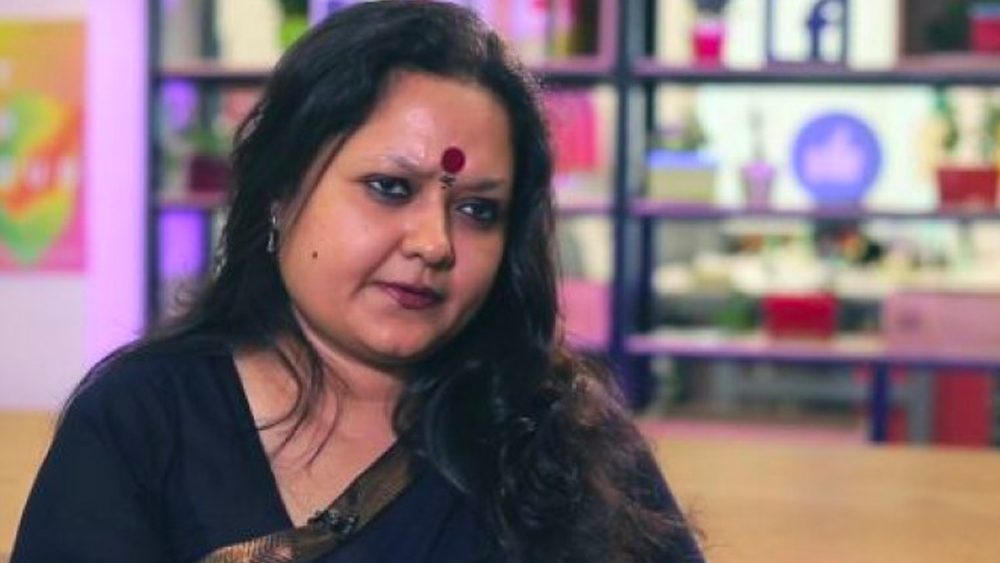 ওই প্রতিবেদনে অভিযোগ তোলা হয়, বহু বিজেপি নেতা এবং কট্টর হিন্দুত্ববাদী নেতা-নেত্রীর ‘উস্কানিমূলক’ বা হিংসা ছড়ানোর মতো মন্তব্য এবং পোস্ট ফেসবুক থেকে সরানোর বিরোধী ছিলেন আঁখি।