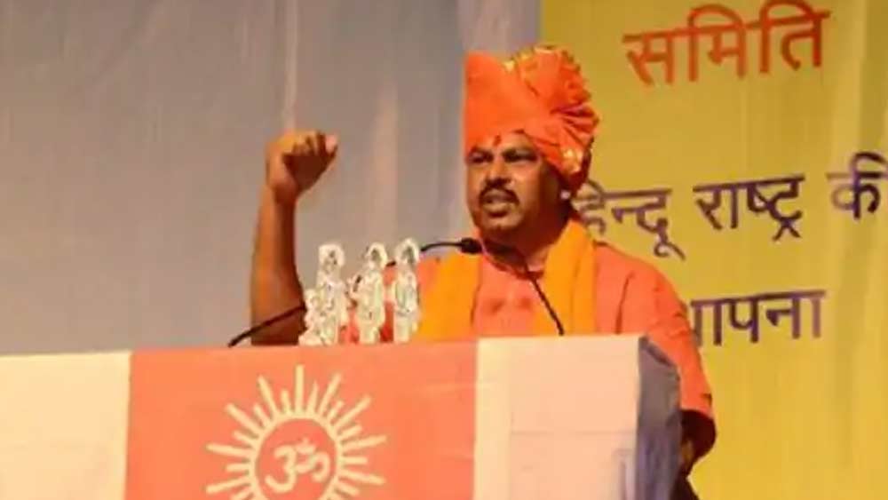 রাজা অবশ্য ওই বিদ্বেষমূলক পোস্টের দায় অস্বীকার করে টুইট বার্তায় বলেছেন, ‘আমার নামে অনেকগুলি ফেসবুক পেজ রয়েছে। কিন্তু আমার নিজের কোনও অফিসিয়াল ফেসবুক পেজ নেই। ওই পোস্টের দায় আমার নয়’।