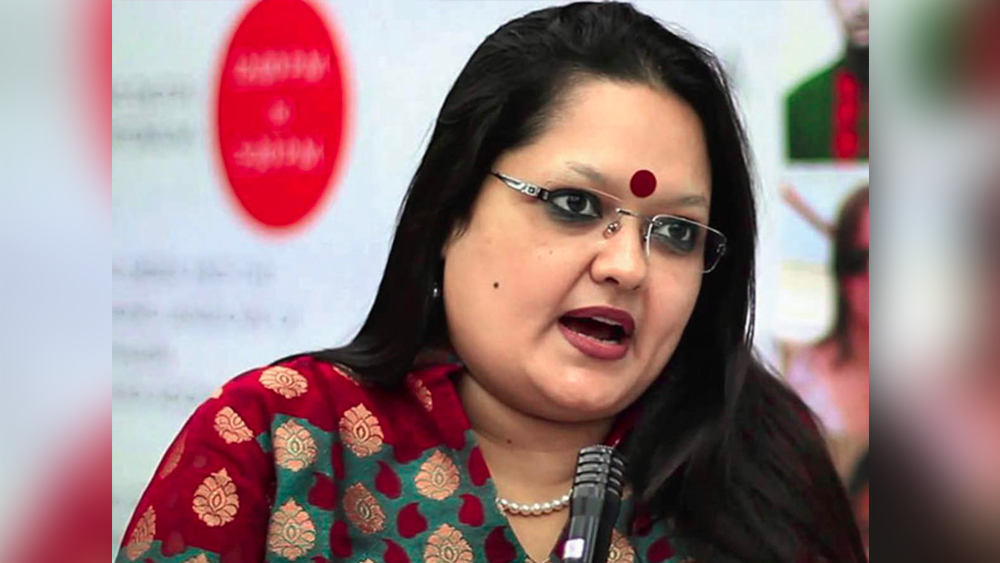 বিতর্ক শুরু হওয়ার পরেই সংস্থার ভিতরে-বাইরে প্রশ্নের মুখে পড়তে হয়েছে আঁখিকে। ওই অভিযোগ ওঠার পর সংসদীয় কমিটির সামনেও হাজিরা দিতে হয়েছিল আঁখিকে। ওয়াকিবহাল মহলের পর্যবেক্ষণ, এই গোটা বিতর্কিত পর্বের জেরেই আঁখির ইস্তফা।