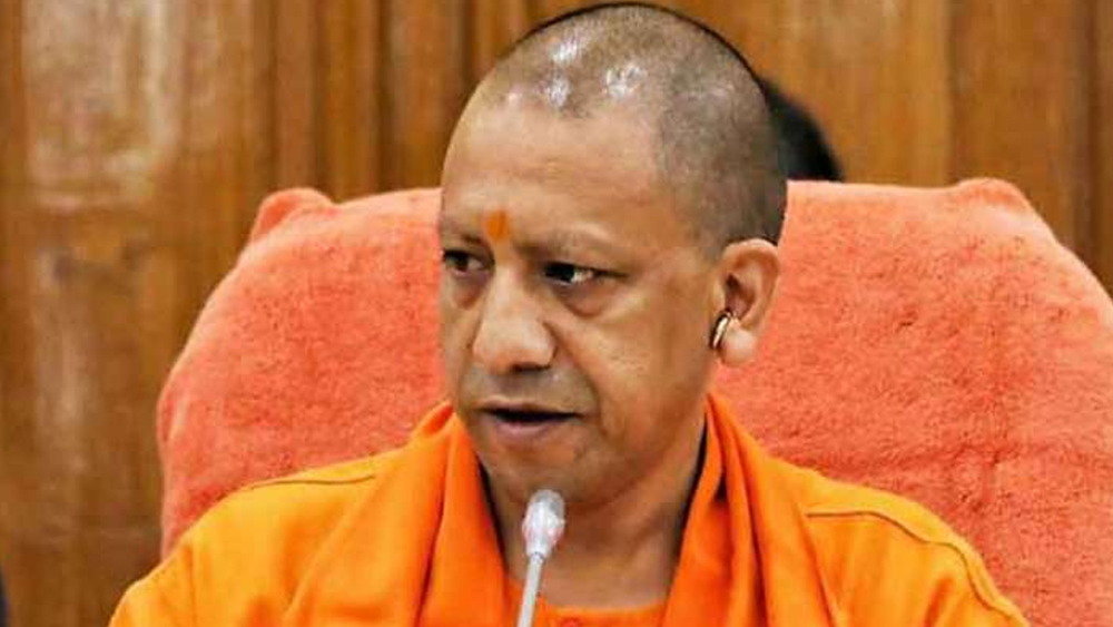 ক্রমাগত চাপের মুখে পরিস্থিতি সামলাতে ময়দানে নামেন যোগী। তিনি জানান, বিষয়টি নিয়ে প্রধানমন্ত্রীর সঙ্গে কথা বলেছেন। প্রধানমন্ত্রী তাঁকে বলেছেন, দোষীদের বিরুদ্ধে কঠোর ব্যবস্থা নিতে হবে। যদিও এই প্রশ্নের জবাব মেলেনি যে, প্রধানমন্ত্রীর উক্তি হিসেবে মুখ্যমন্ত্রী আদিত্যনাথ কেন ওই কথা বলছেন? কেন প্রধানমন্ত্রী নিজে সে কথা বলেননি।