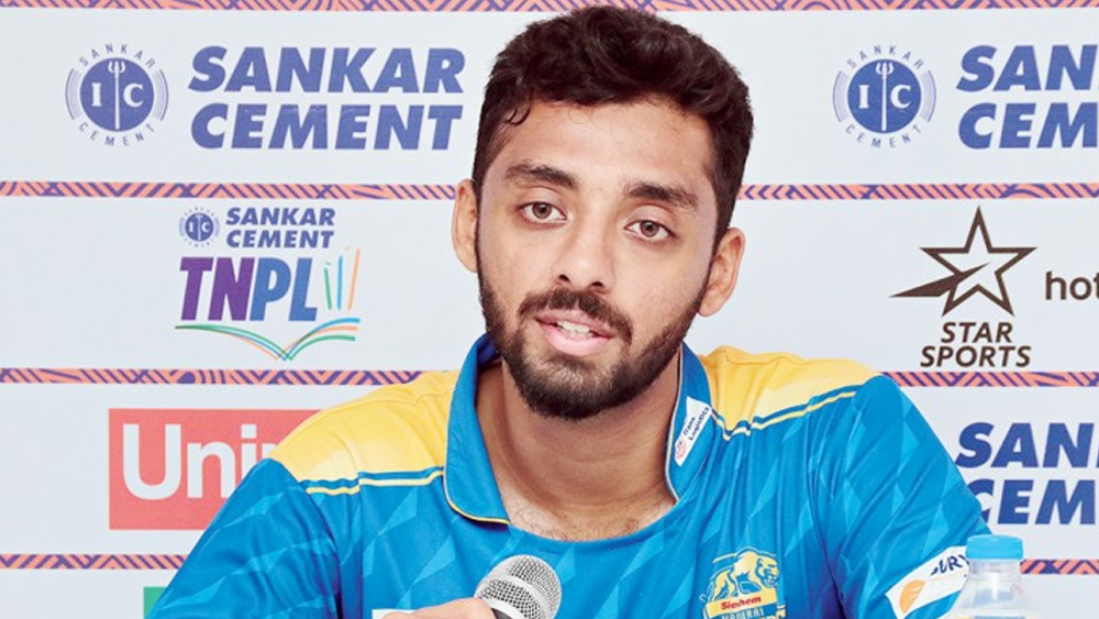 এমনই সময় মত বদল। হঠাৎই সিদ্ধান্ত নেন তিনি আর্কিটেক্ট হবেন। পাঁচ বছর ইঞ্জিনিয়ারিংয়ের পড়াশোনা নিয়ে ব্যস্ত থাকার পরে আর্কিটেক্ট হিসেবে একটি বেসরকারি সংস্থায় চাকরি করতে শুরু করেন বরুণ।