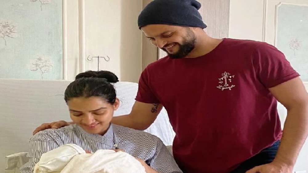 প্রথম বারের মতো এ বারও প্রিয়ঙ্কা নেদারল্যান্ডসেই সন্তানের জন্ম দেবেন বলে ঠিক করেছিলেন। কিন্তু অতিমারি পরিস্থিতিতে ভয় পেয়ে তিনি ভারতে চলে আসেন।