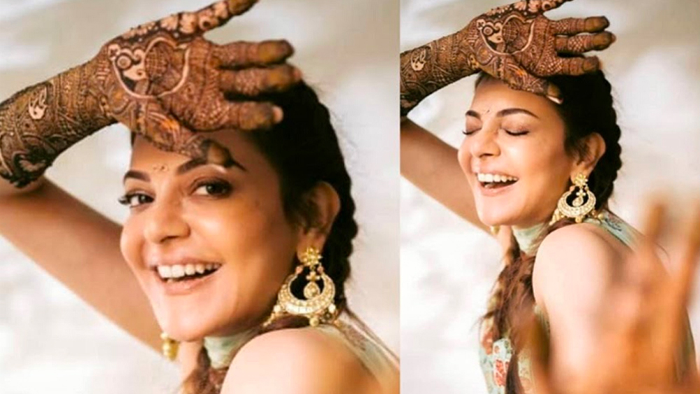 গায়েহলুদের পাশাপাশি মেহেন্দির অনুষ্ঠানও হয়েছে। মেহেন্দির ডিজাইন দেখাতে ডান হাতে কপালে আর বাঁ-হাত ছড়িয়ে দিয়েছেন ক্যামেরার লেন্সের দিকে। ভঙ্গিটা এমন যেন, ‘দেখো তো কেমন হয়েছে!’