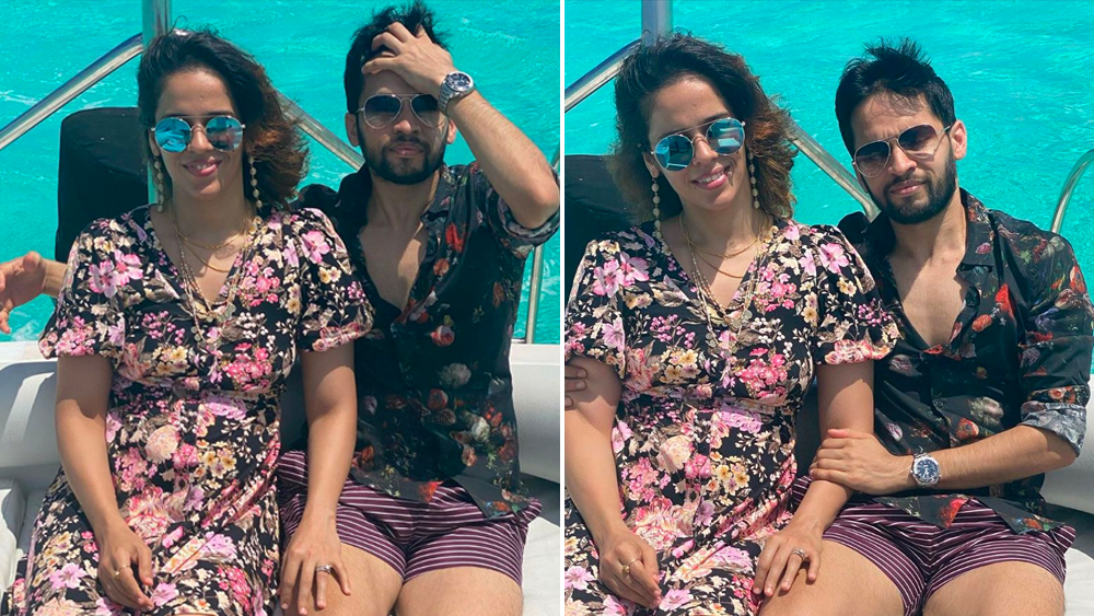 শুধু সাইনাই নন, ফ্লোরাল শার্টে কাশ্যপও হ্যান্ডসাম হাঙ্ক। চোখে রোদচশমা, জাঙ্ক জুয়েলারিতে এ হেন সাইনাকে ক্রীড়াপ্রেমীরা কবে দেখছেন মনে করতে পারছেন না।