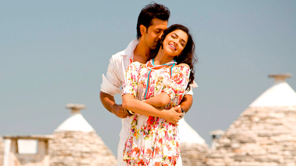 কিন্তু ছবি ফ্লপ হওয়ায় সেই গুঞ্জন বেশি বাড়েনি। অন্য দিকে এর পর ‘বচনা অ্যায় হাসিনোঁ’ ছবির শুটিংয়ে কাছাকাছি আসেন রণবীর ও দীপিকা। এই ছবির পর থেকেই তাঁদের প্রেম চলে আসে বলিউডের আলোচনার শীর্ষে।