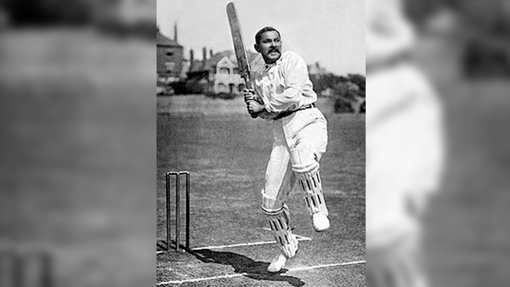 কেমব্রিজ ইউনিভার্সিটির হয়ে ফার্স্ট ক্লাস ক্রিকেট খেলতেন রঞ্জিতসিংহজি। সাসেক্সের হয়ে কাউন্টি ক্রিকেটও খেলেছেন। আন্তর্জাতিক ক্রিকেট খেলা প্রথম ভারতীয় ক্রিকেটার তিনি। তাঁর নামেই রঞ্জি ট্রফির নামকরণ হয় পরবর্তী কালে।