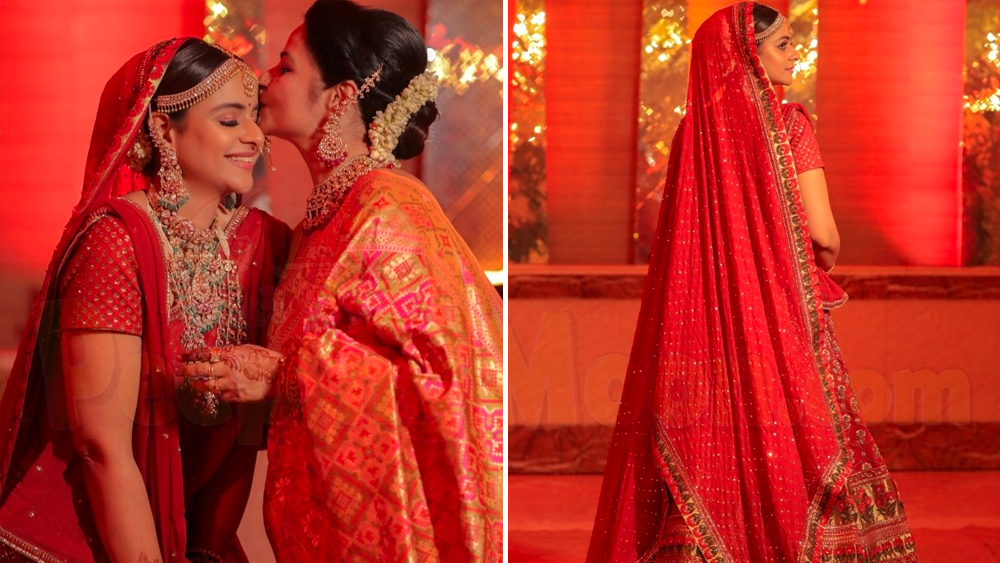 লাল লেহঙ্গা ও ভারী গয়নায় প্রাচীকে লাগছিল দুরন্ত। মায়ের সঙ্গে আবেগঘন মুহূর্তের ছবি পোস্ট করেন সোশ্যাল মিডিয়ায়।