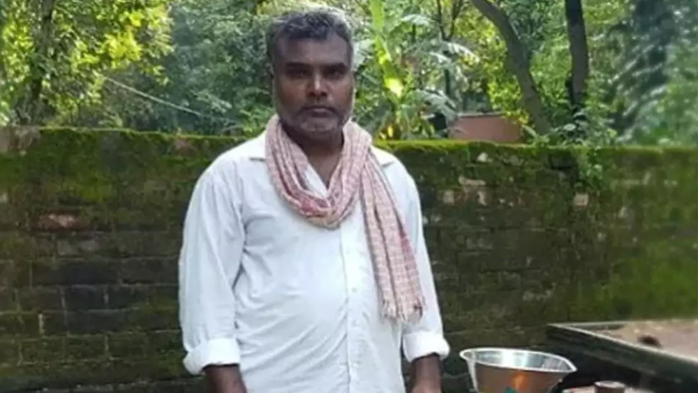 সম্প্রতি প্রকাশিত হয়েছে একটি ভিডিয়ো, সেখানে দেখা যাচ্ছে রামবৃক্ষ গৌর সাইকেল ভ্যানে সব্জি বিক্রি করছেন। টেলিভিশন ইন্ডাস্ট্রিতে বহু দিন কাজ করছেন তিনি। জনপ্রিয় মেগা সিরিয়াল ‘বালিকা বধূ’-র ইউনিটে তিনি ছিলেন সহকারী পরিচালকদের মধ্যে একজন।