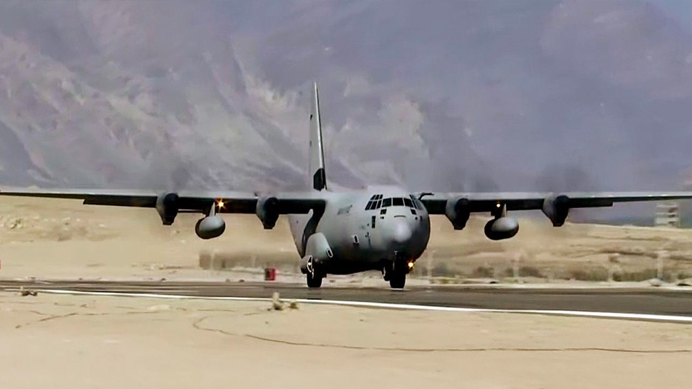 এই এয়ারস্ট্রিপে সম্প্রতি ল্যান্ড করেছে মার্কিন সেনা পরিবহণের বিমান সি-১৩০ জে সুপার হারকিউলিস। ফলে ১৯৬২ সালে ভারত-চিন যুদ্ধের সময় তৈরি এই এয়ারস্ট্রিপ আবার নতুন করে আলোচনায় উঠে এসেছে।