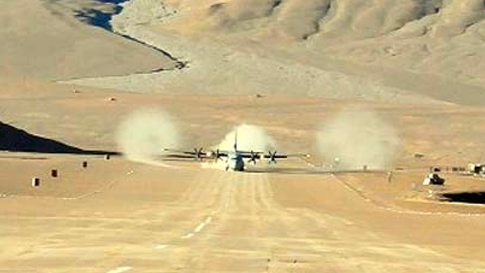 দৌলত বেগ ওল্ডি বিশ্বের উচ্চতম সামরিক বিমানঘাঁটিগুলির মধ্য়ে অন্যতম। উচ্চতার কারণেই এখান থেকে গিলগিট ও আকসাই চিনের বিস্তৃত অঞ্চলের উপর ভারতের নজরদারি করা সম্ভব।