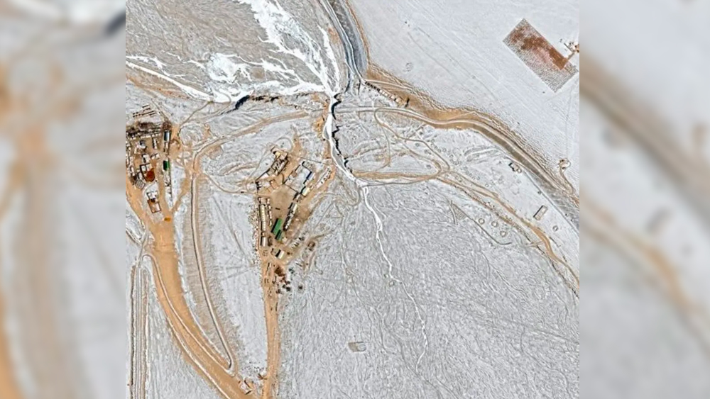 এই এয়ারস্ট্রিপ বরবারই চিনের মাথাব্যথার কারণ। তাদের আশঙ্কা, একবার যুদ্ধ শুরু হলে এই এয়ারস্ট্রিপের মাধ্যমে সহজেই চিন পাকিস্তান ইকনমিক করিডোর বা ‘সিপেক’-এর উপর হামলা চালাতে পারবে ভারত।